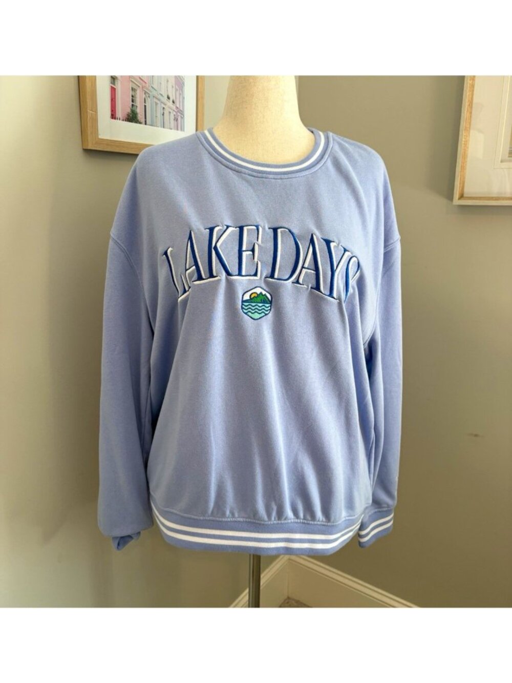 Simply Southern Women's L Blue Crewneck Fleece Pullover Lake Graphic Embroidered